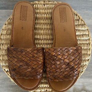 Mohinders woven sandals